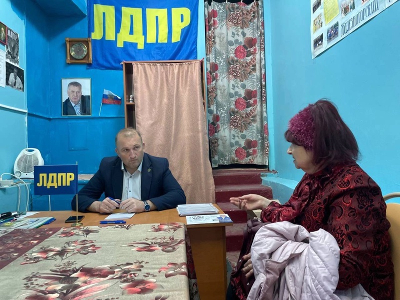 Депутат Алексей Томанов провел прием граждан в Железногорске