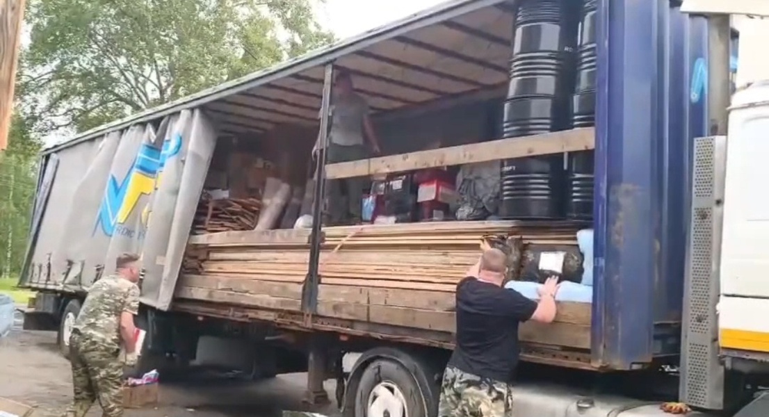 Ленинградские партийцы передали гуманитарный груз бойцам СВО