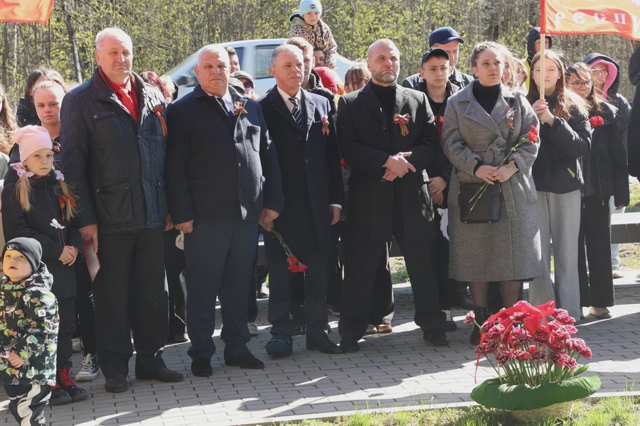 Ленинградские партийцы приняли участие в  установке закладного камня Памятника воинам-героям СВО