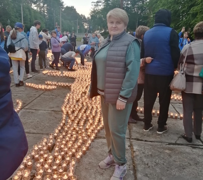 Активисты ЛДПР зажгли свечи в память о героях Великой Отечественной войны