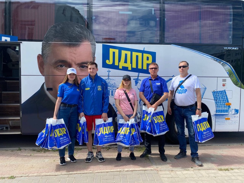 Автобус ЛДПР приехал в Кингисеппский и Сланцевский районы