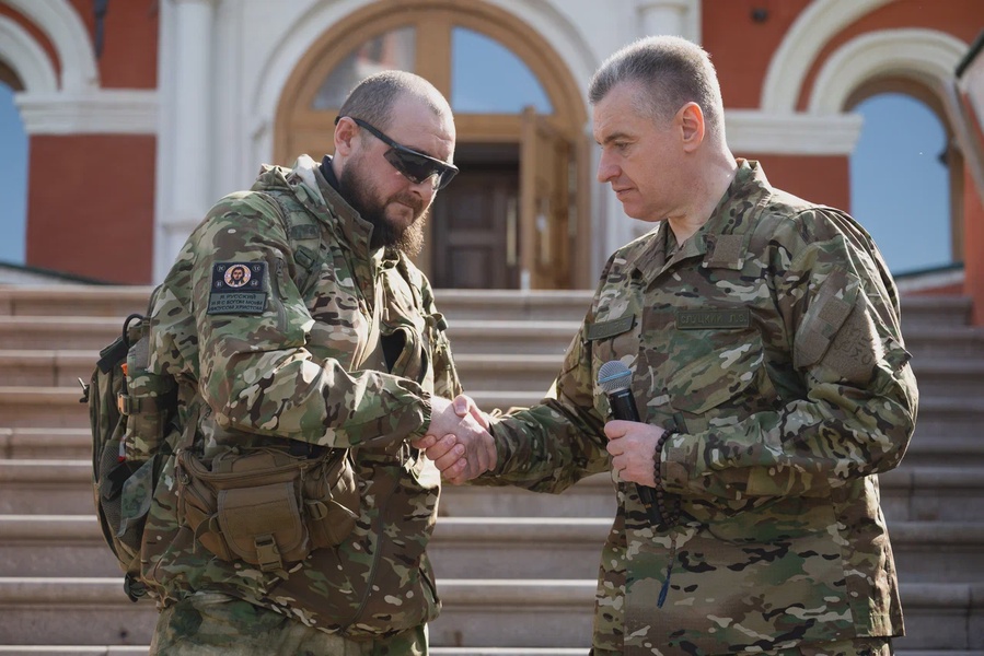 ЛДПР передала бойцам СВО автомобили высокой проходимости и военную технику