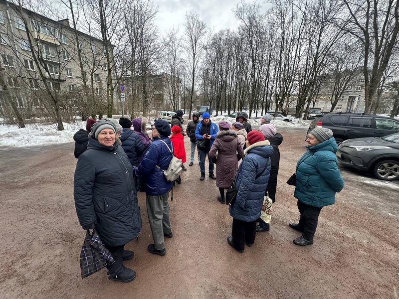 Депутат ЛДПР Семен Полюбов провел прием граждан в Кузьмоловском