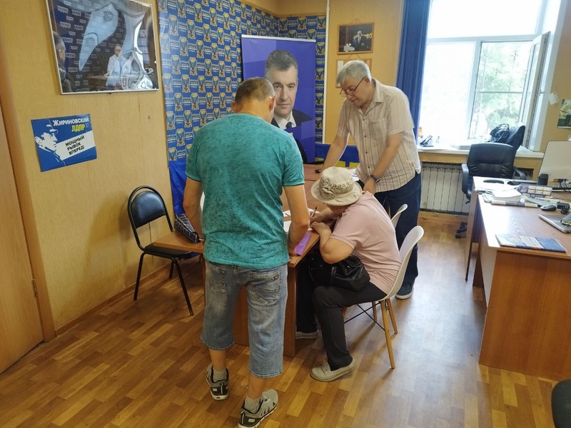 ЛДПР продолжает помогать семьям участников СВО