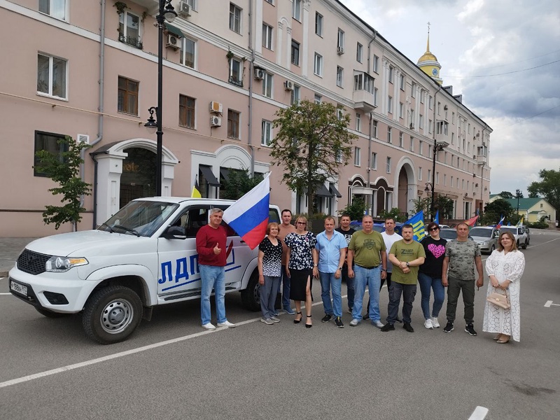 Липецкие партийцы провели патриотический автопробег