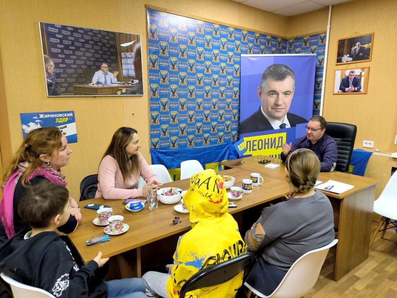 Многодетные мамы рассказали липецким партийцам о своих проблемах