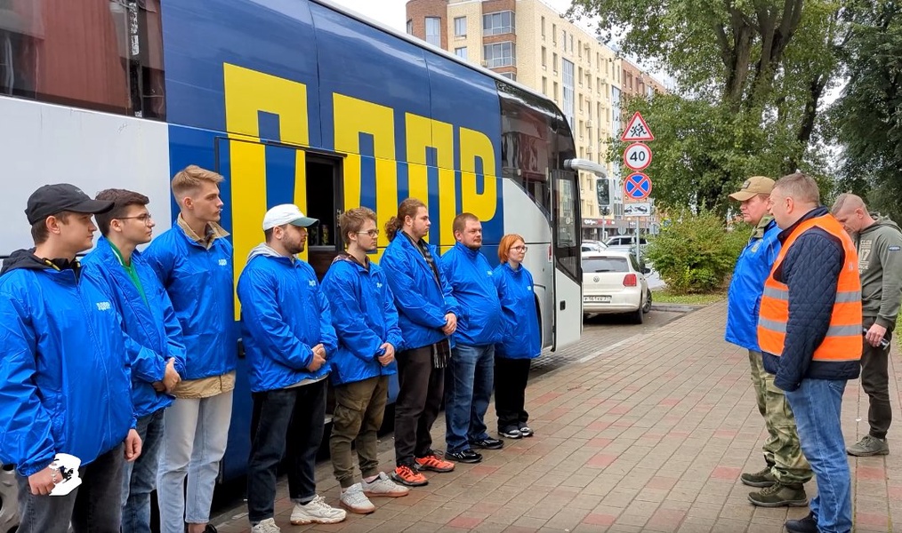 Второй волонтерский отряд ЛДПР отправился на границу Белгородской области