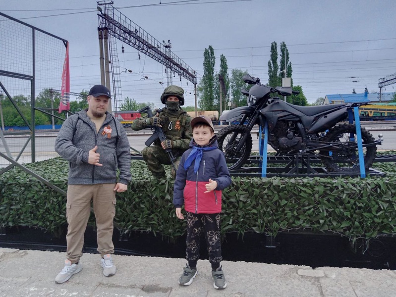 Липецкие партийцы побывали на экскурсии в бронепоезде "Волга"