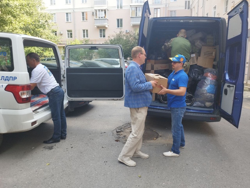 Липчане передали в Курскую область гуманитарный груз 