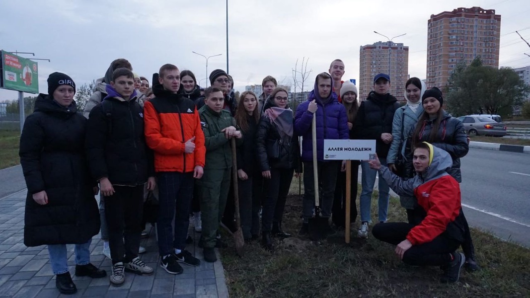 Липецкий партиец Дмитрий Мордовкин принял участие в озеленении города