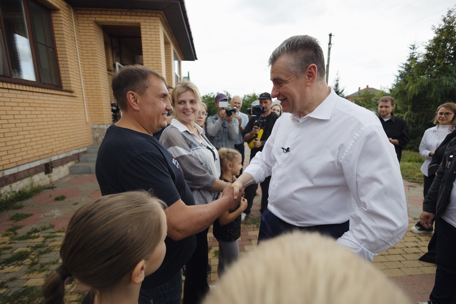 Леонид Слуцкий побывал в гостях у многодетной семьи в Липецкой области