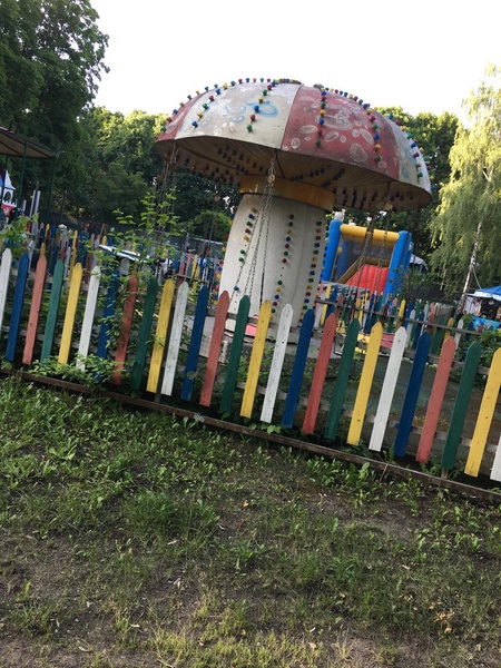 Детские аттракционы в парках и дворах Липецка оставляют желать лучшего