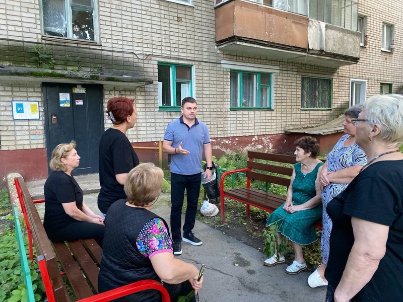 Активисты ЛДПР помогают решать бытовые проблемы граждан