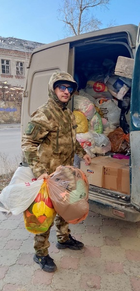 Липецкие партийцы приняли участие в сборе гуманитарного груза для "Красного креста"