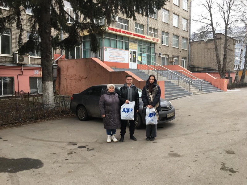 Липецкие партийцы поздравляют молодёжь с наступающим Днём студенчества