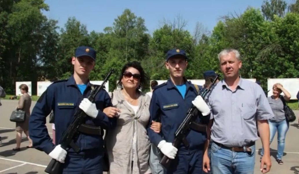 Липецкий партиец Никита Кичапин поздравил с Днём Матери педагога, воспитавшего его