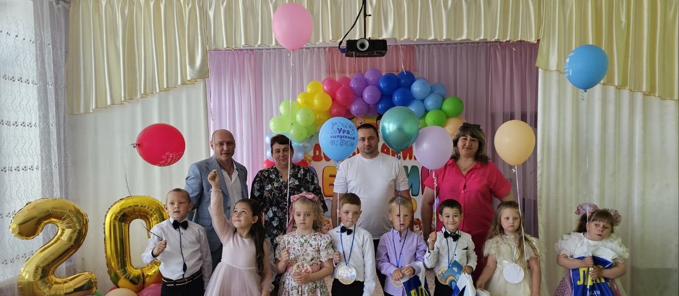 Депутат Сергей Сафронов поздравил выпускников детского сада 