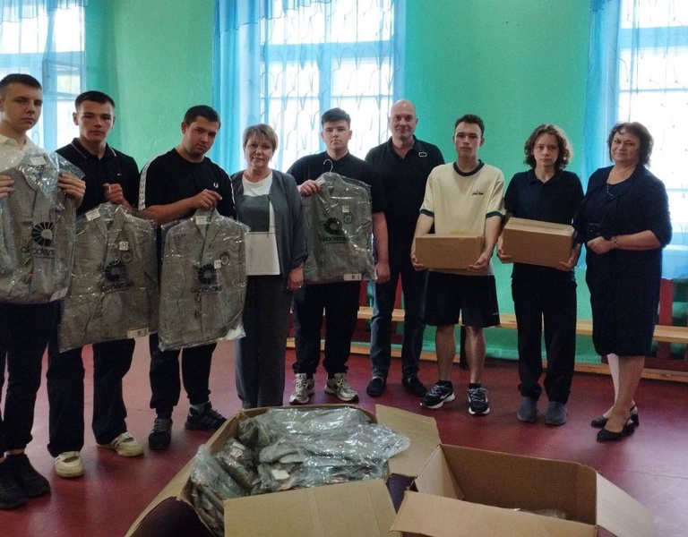 Подарки детям Алмазной от ЛДПР к Международному дню благотворительности
