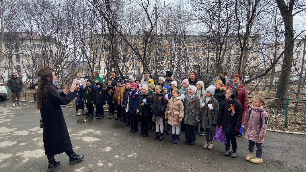 Активисты ЛДПР поздравили ветерана и соратника с Днём Победы