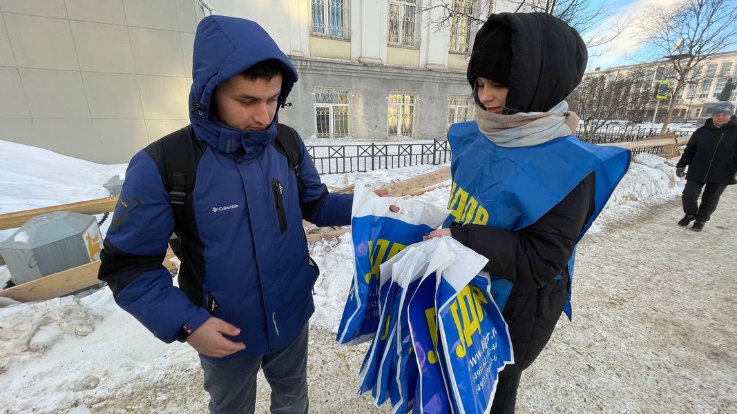 ЛДПР поздравляет с Днем защитника Отечества