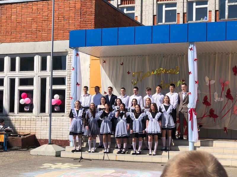 ЛДПР поздравила выпускников!