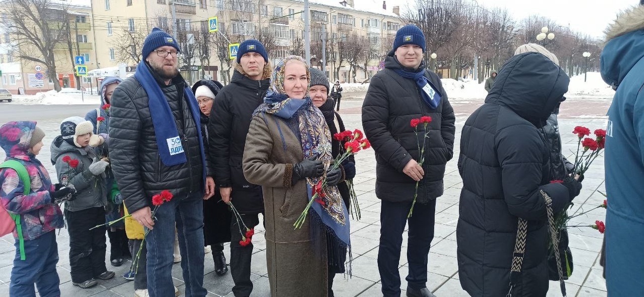 Активисты Марийского отделения ЛДПР почтили память погибших защитников Отечества