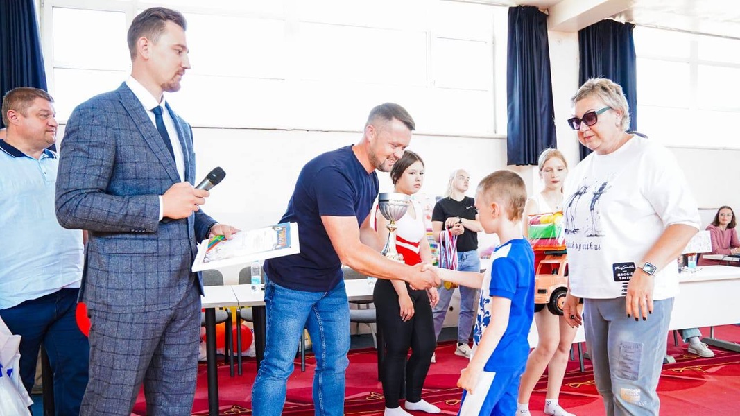 Праздник спорта для детей в Рошале с участием ЛДПР