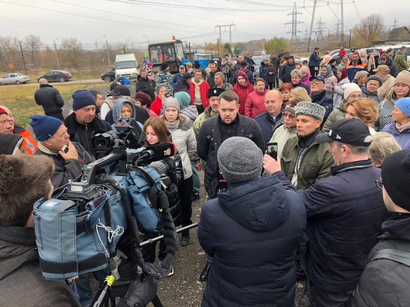 Владимир Бутенко принял участие в сходе сельчан по вопросу несанкционированной свалки 