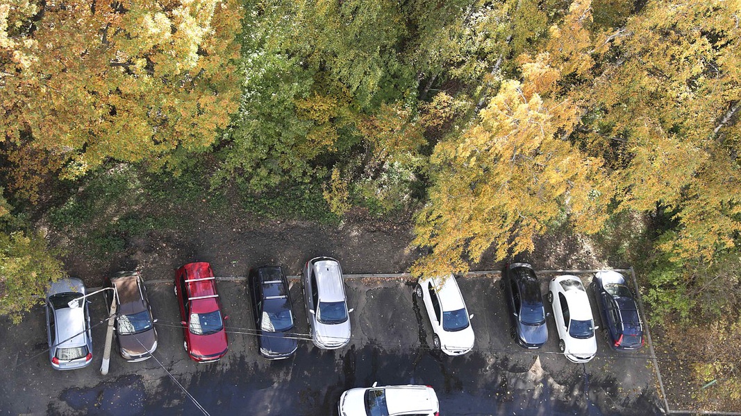 Власти Подмосковья получат право эвакуировать автомобили, припаркованные с нарушениями