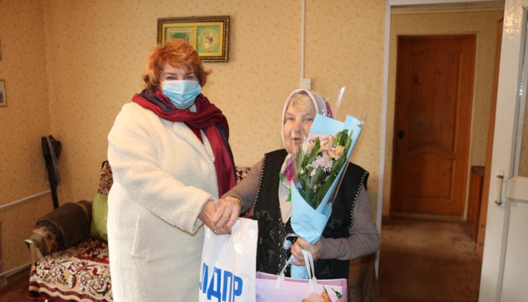 Депутат ЛДПР чествует ветеранов к 80-летию Победы