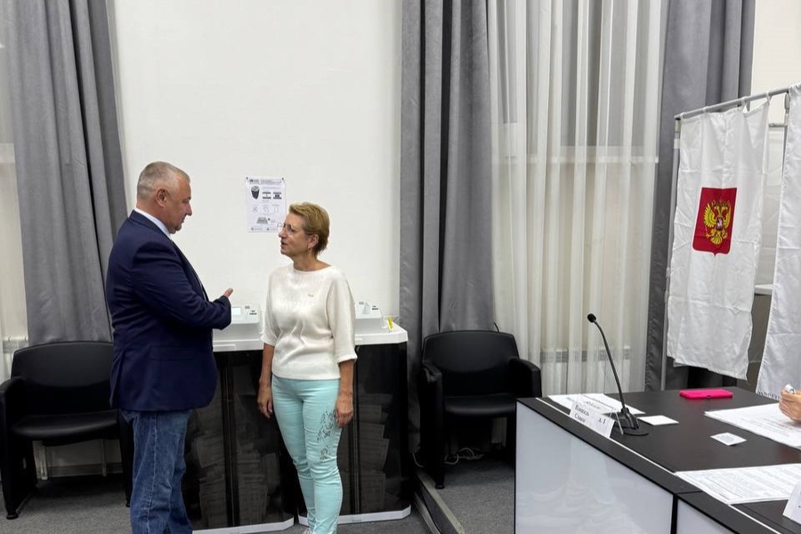 Депутат ЛДПР Александр Калтайс проверил работу участковых избирательных комиссий