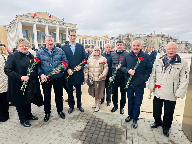 Активисты ЛДПР провели автопробег в День космонавтики