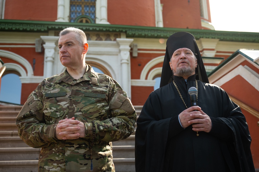  ЛДПР передала бойцам СВО десятки автомобилей высокой проходимости и необходимую военную технику