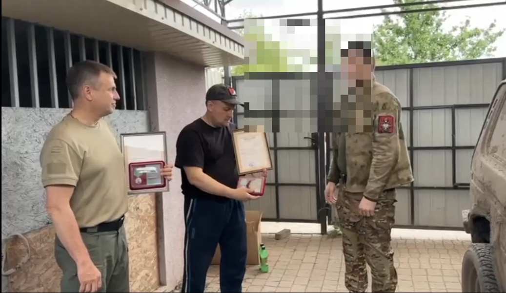 Депутат ЛДПР Евгений Тюрин и волонтер Александр Киселев награждены медалями «За помощь фронту»