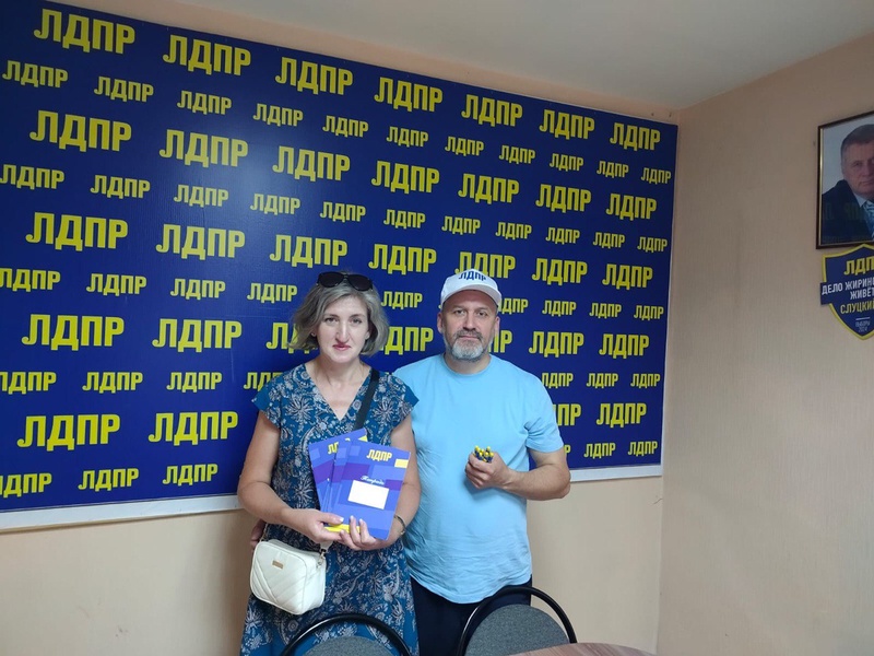 В штабе Мордовского регионального отделения ЛДПР многодетные семьи по-прежнему получают канцтовары