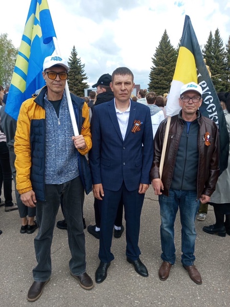 ЛДПР в Атяшево отметила 80-летие Победы митингом и автопробегом