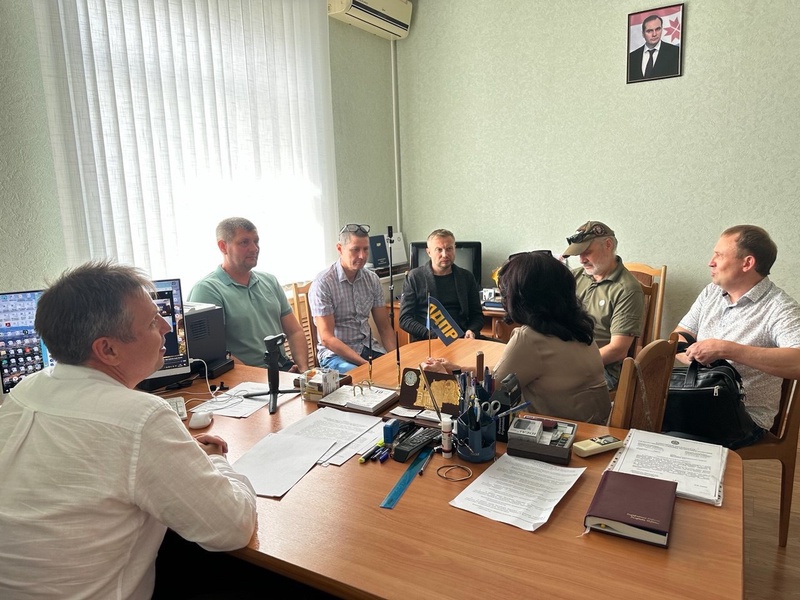  Депутат ЛДПР Евгений Тюрин обсудил проблемы и перспективы с резидентами бизнес-инкубатора