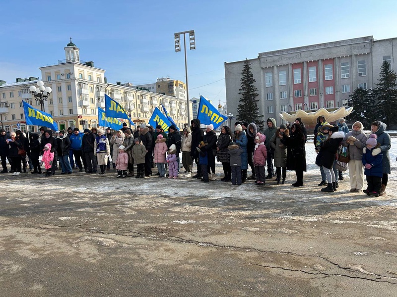 В Саранске в День защитника Отечества партийцы и сторонники ЛДПР провели митинг