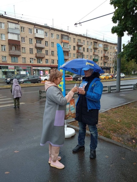 Агитация продолжается, московские партийцы уверены: до победы остались считанные часы!