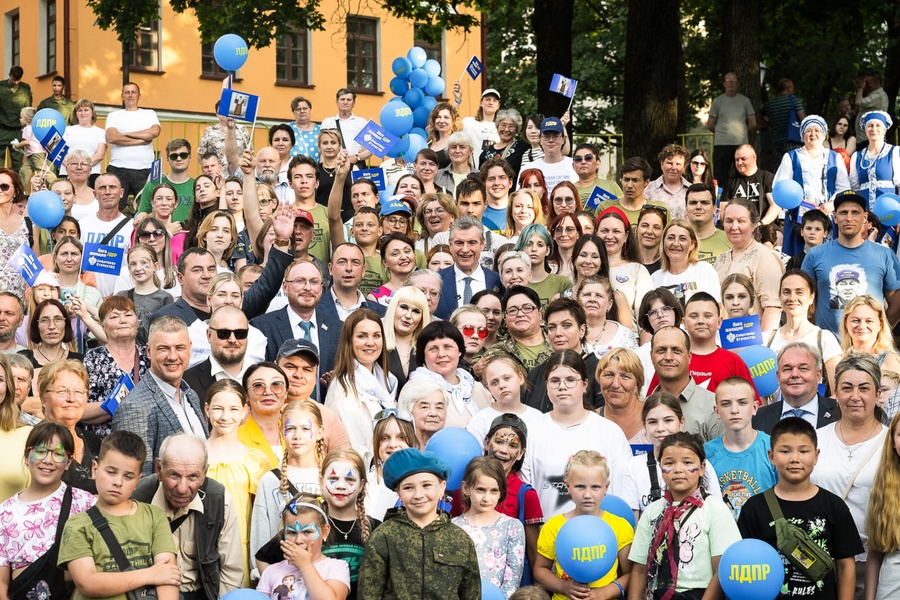 «Сила корней и крылья перемен»: русская женщина – хранит и окрыляет 