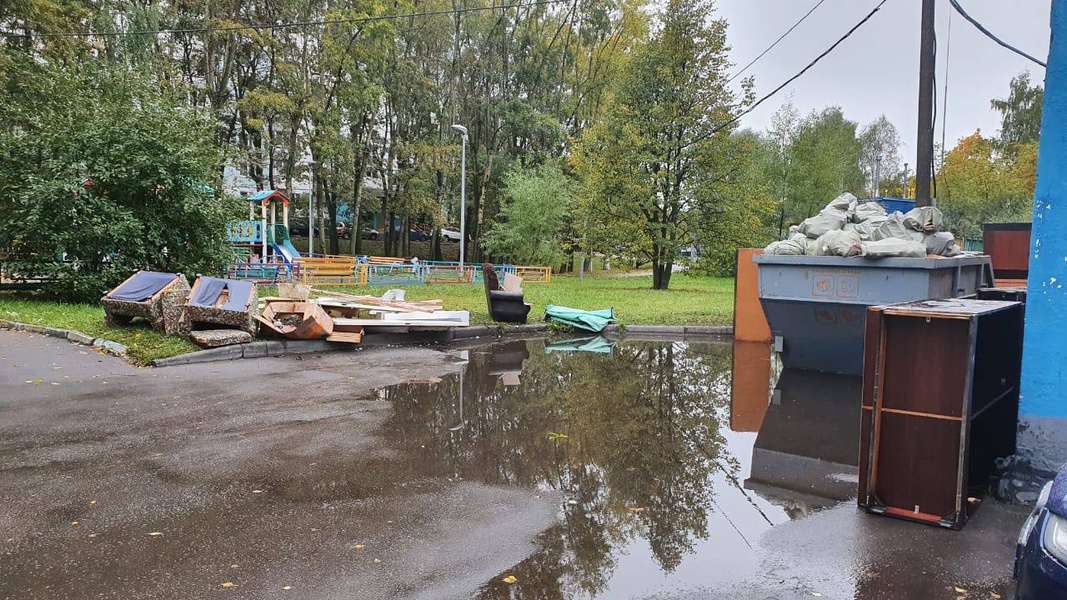 Москвичи переехали жить на помойку 