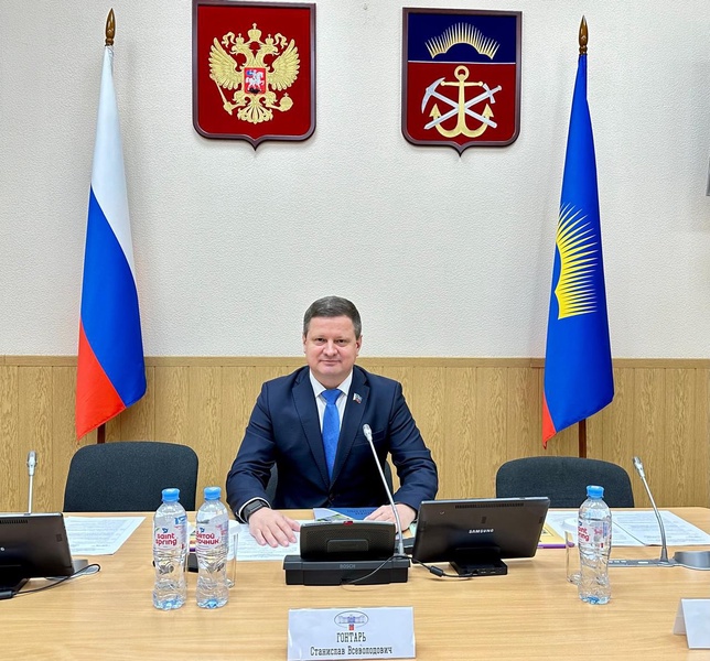По поручению Председателя ЛДПР Станислав Гонтарь подготовил отчет о проделанной работе за полгода