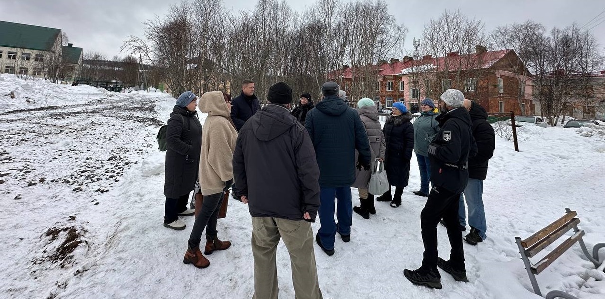 Жители Кильдинстроя обеспокоены установкой антенн сотовой связи рядом с детской площадкой