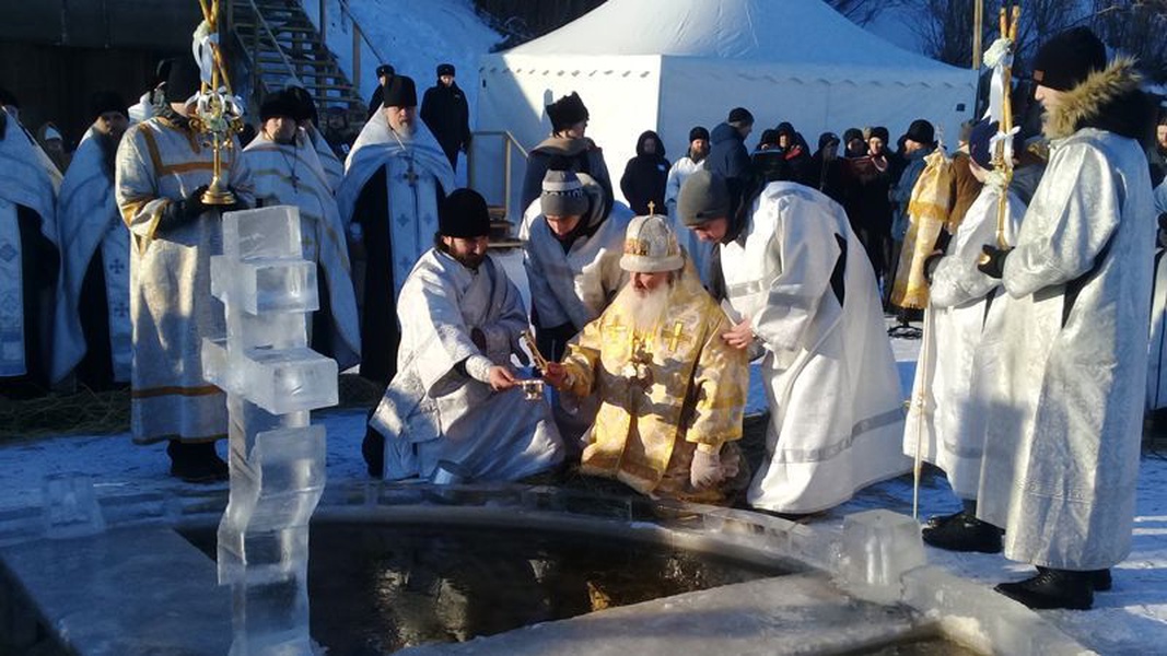 19 января 00 00. С Крещением Господним 19 января. Храм Волгореченск крещение. С Крещением 2022.