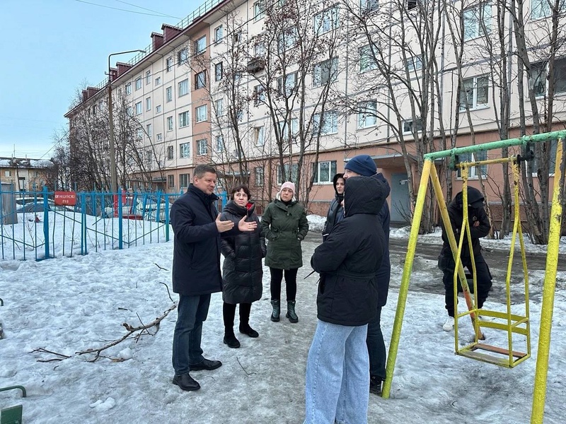 Депутат Станислав Гонтарь провел встречу с жителями Ленинского округа города Мурманска