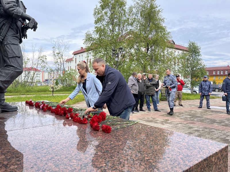 Чтим память героев и гордимся теми, кто стоит на защите нашего мира