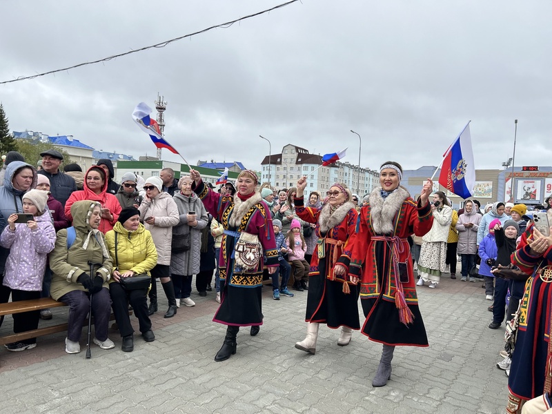 Активисты ЛДПР в НАО отметили День России в народных костюмах
