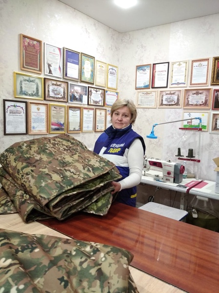 Уже год женщины ЛДПР шьют вещи для воинов