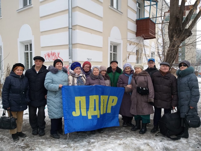 Старшему поколению – почёт и уважение!