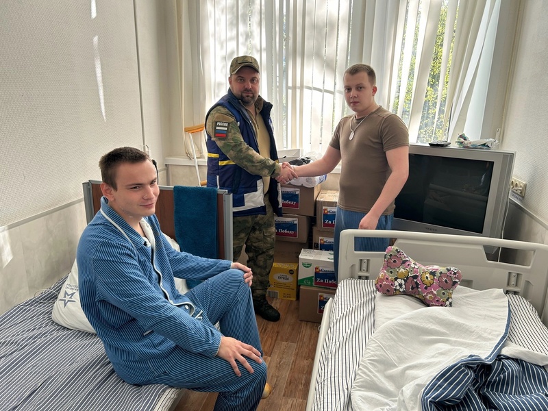 Депутат ЛДПР Алексей Максимов передал гуманитарную помощь в военный госпиталь